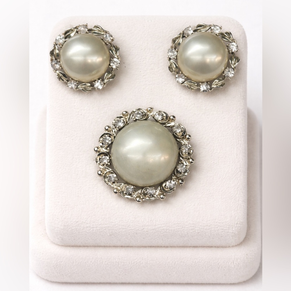 Vintage Signed Coro Faux Pearl Rhinestone Brooch & Earrings Set-Excellent Con.